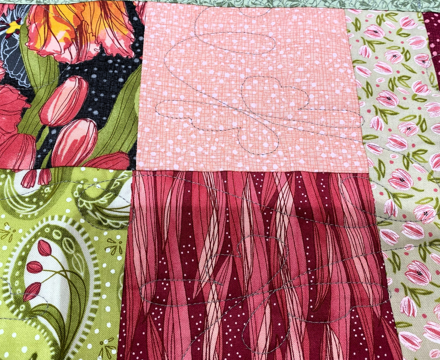 Quilted Table Runner – Tulip Charm Floral Patchwork | Handmade Cotton Table Decor